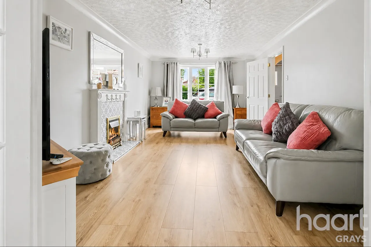 Saffron Road, Chafford Hundred, RM16, photo 3