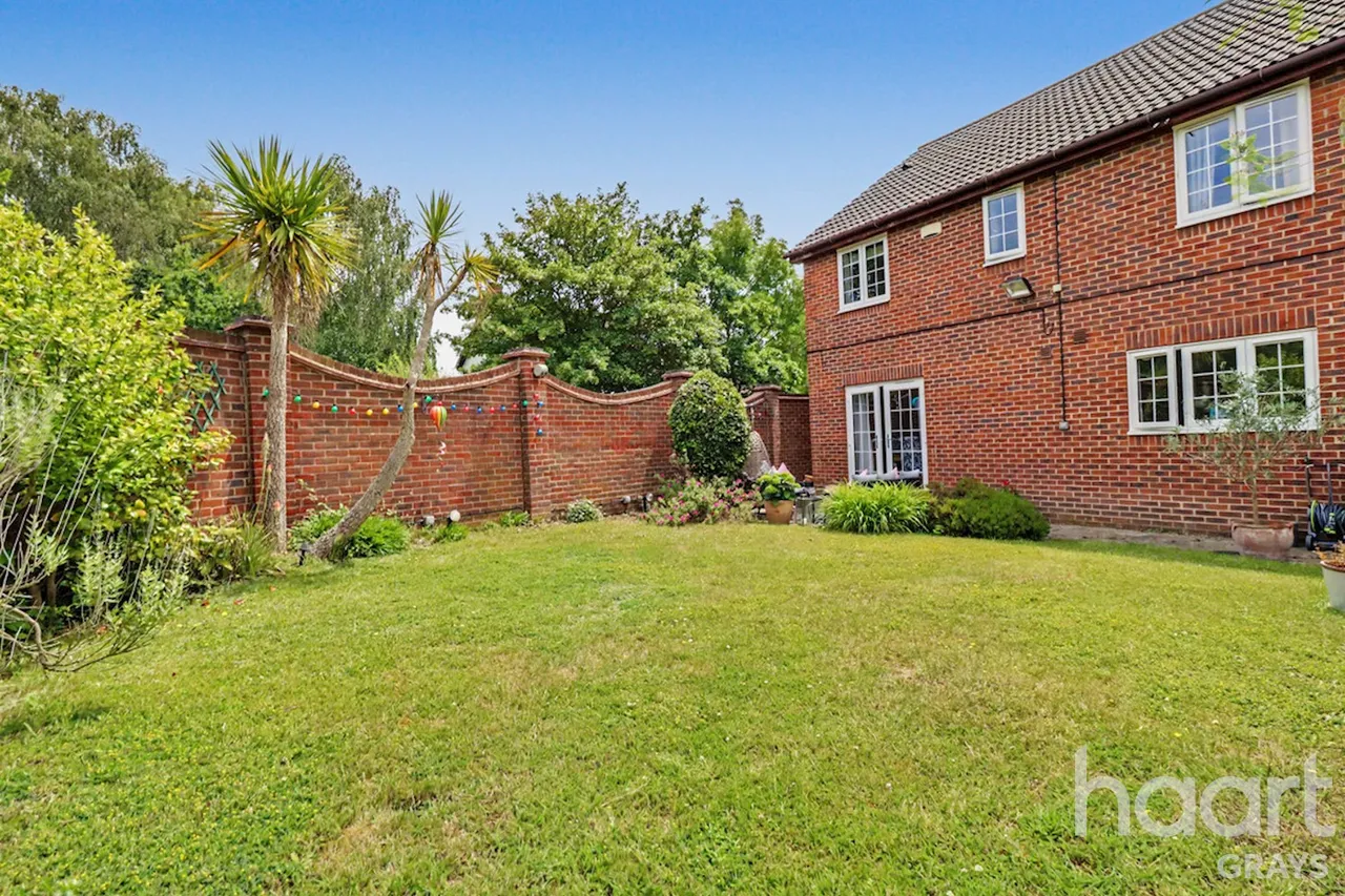 Saffron Road, Chafford Hundred, RM16, photo 14