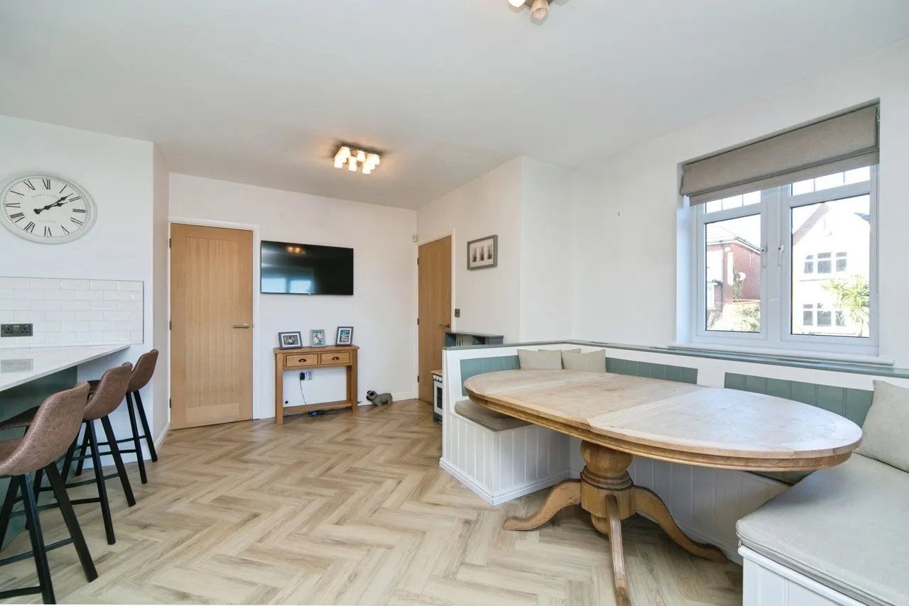 Ffordd Yr Wyddfa, Colwyn Heights, LL29, photo 9