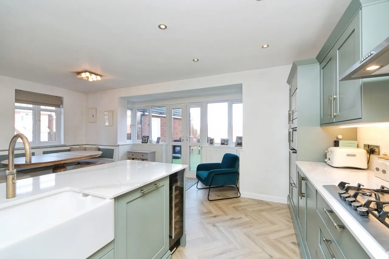 Ffordd Yr Wyddfa, Colwyn Heights, LL29, photo 6