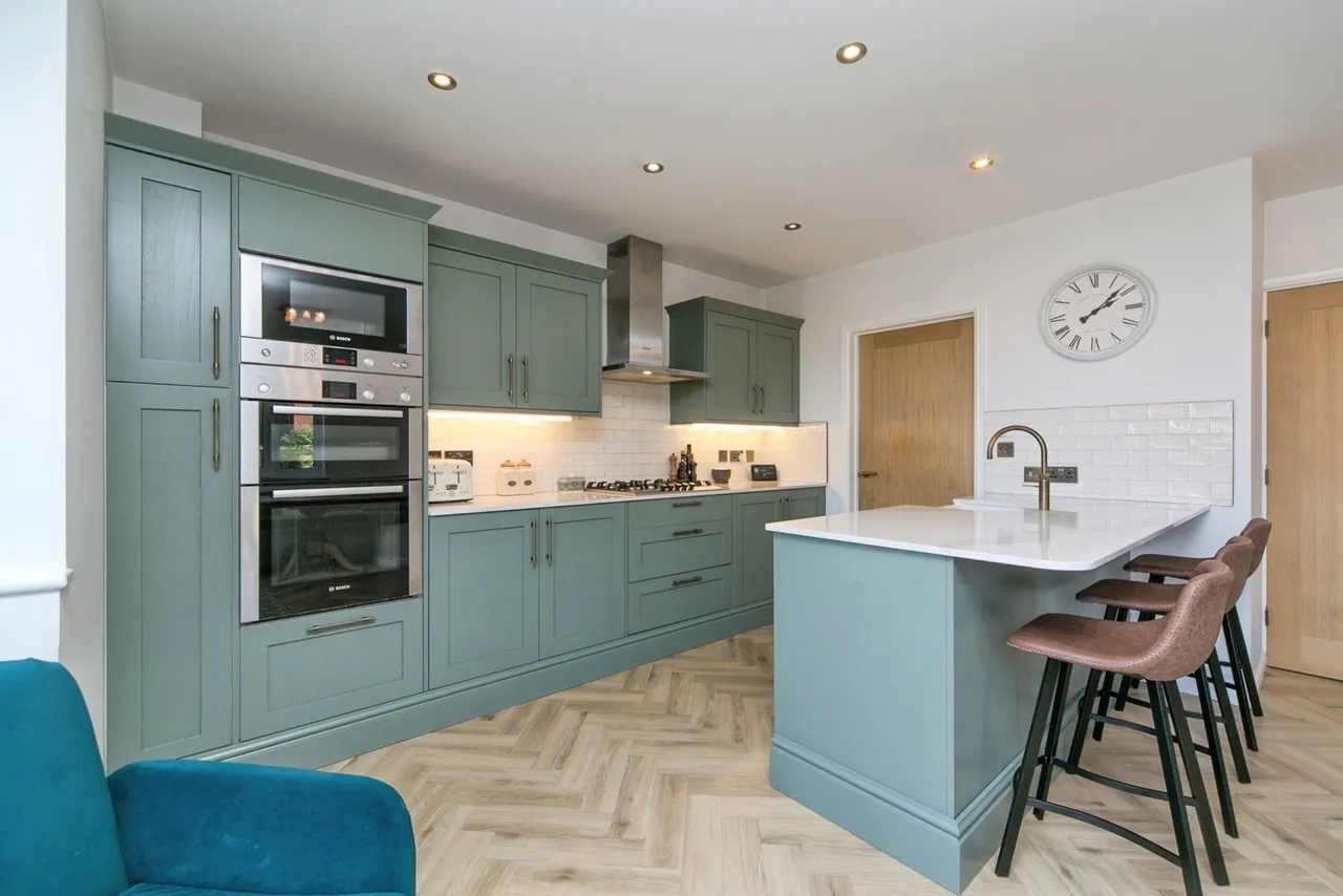 Ffordd Yr Wyddfa, Colwyn Heights, LL29, photo 4