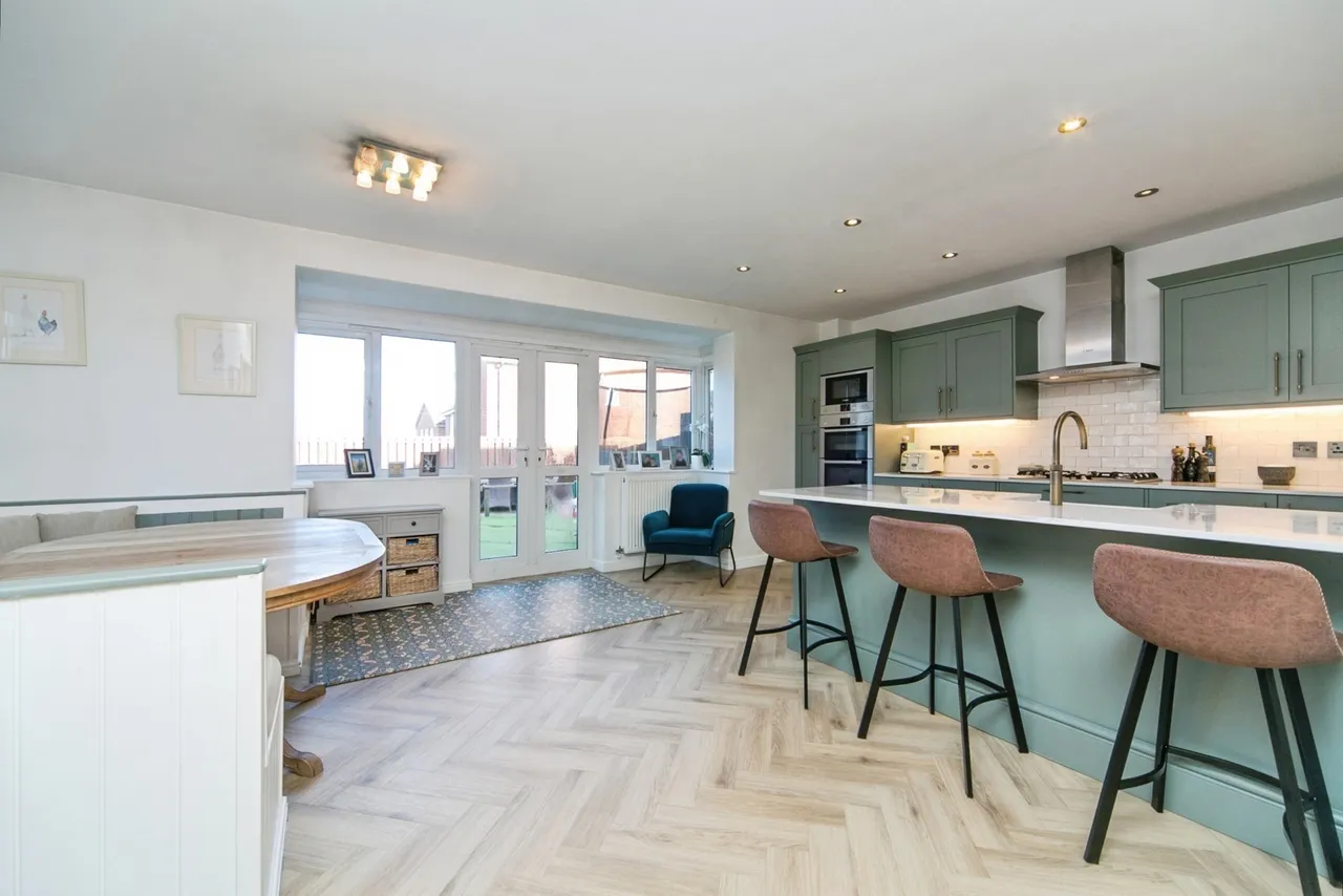Ffordd Yr Wyddfa, Colwyn Heights, LL29, photo 2