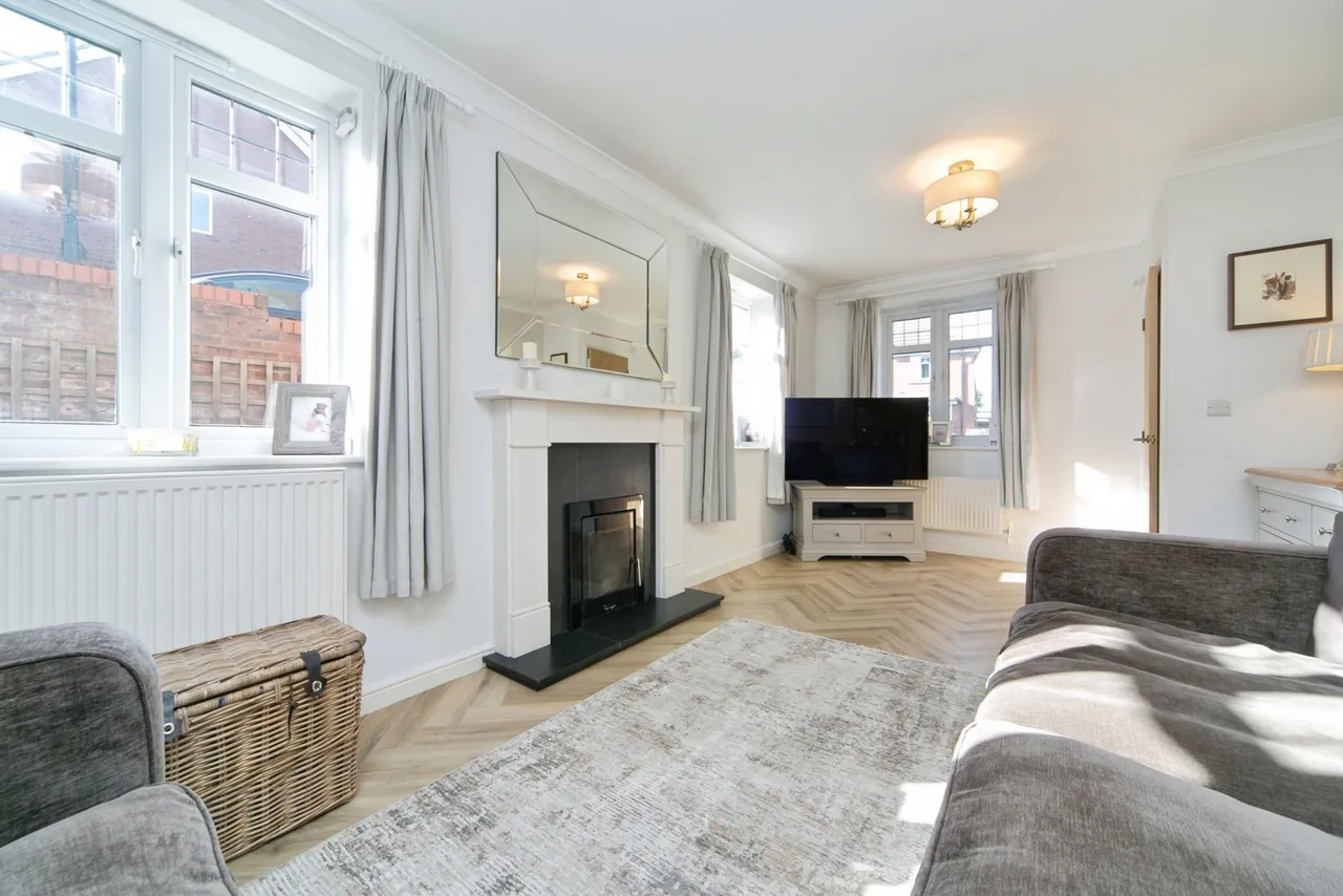 Ffordd Yr Wyddfa, Colwyn Heights, LL29, photo 3