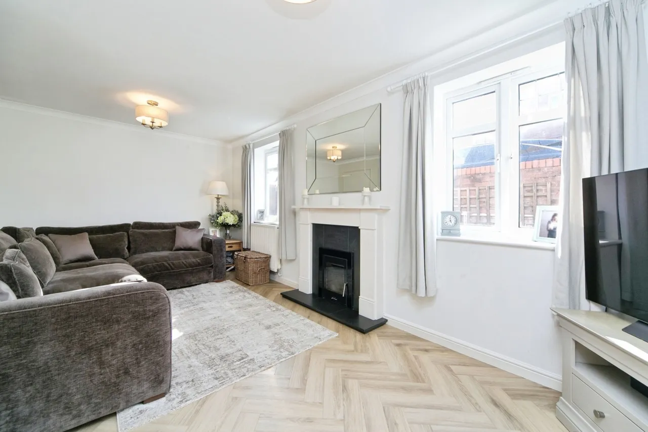 Ffordd Yr Wyddfa, Colwyn Heights, LL29, photo 5