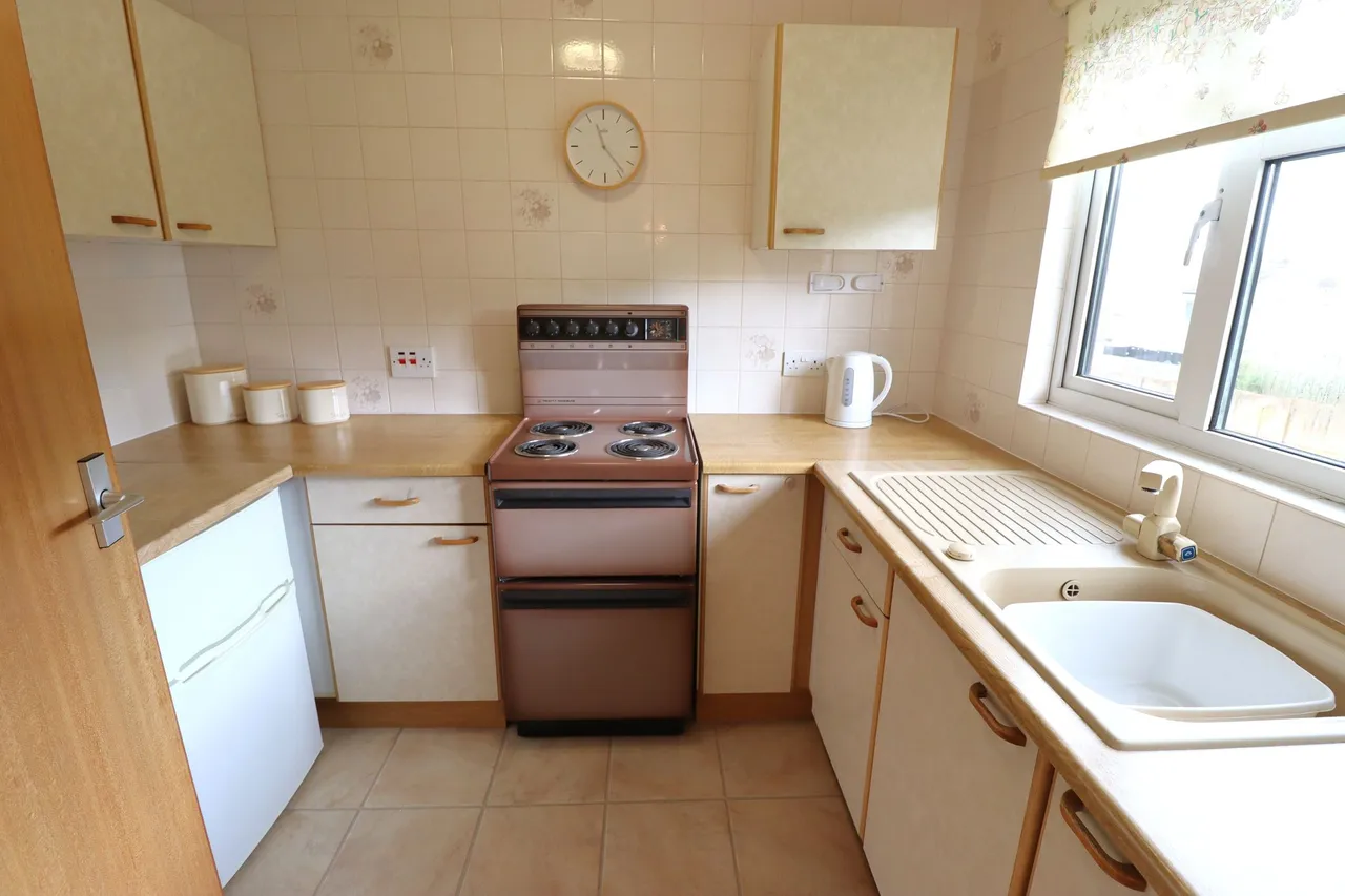 Hilltop Close, Rayleigh, SS6, photo 3