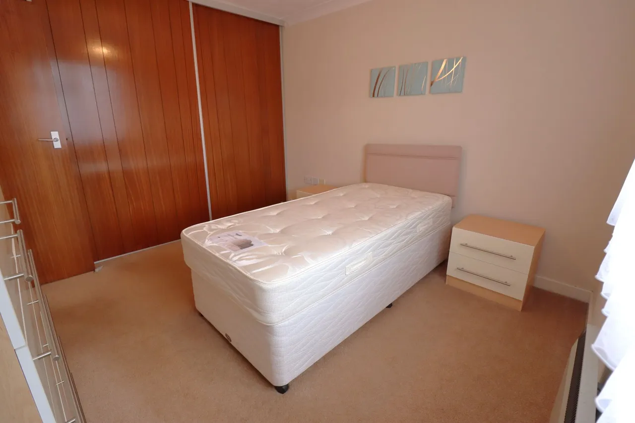 Hilltop Close, Rayleigh, SS6, photo 4