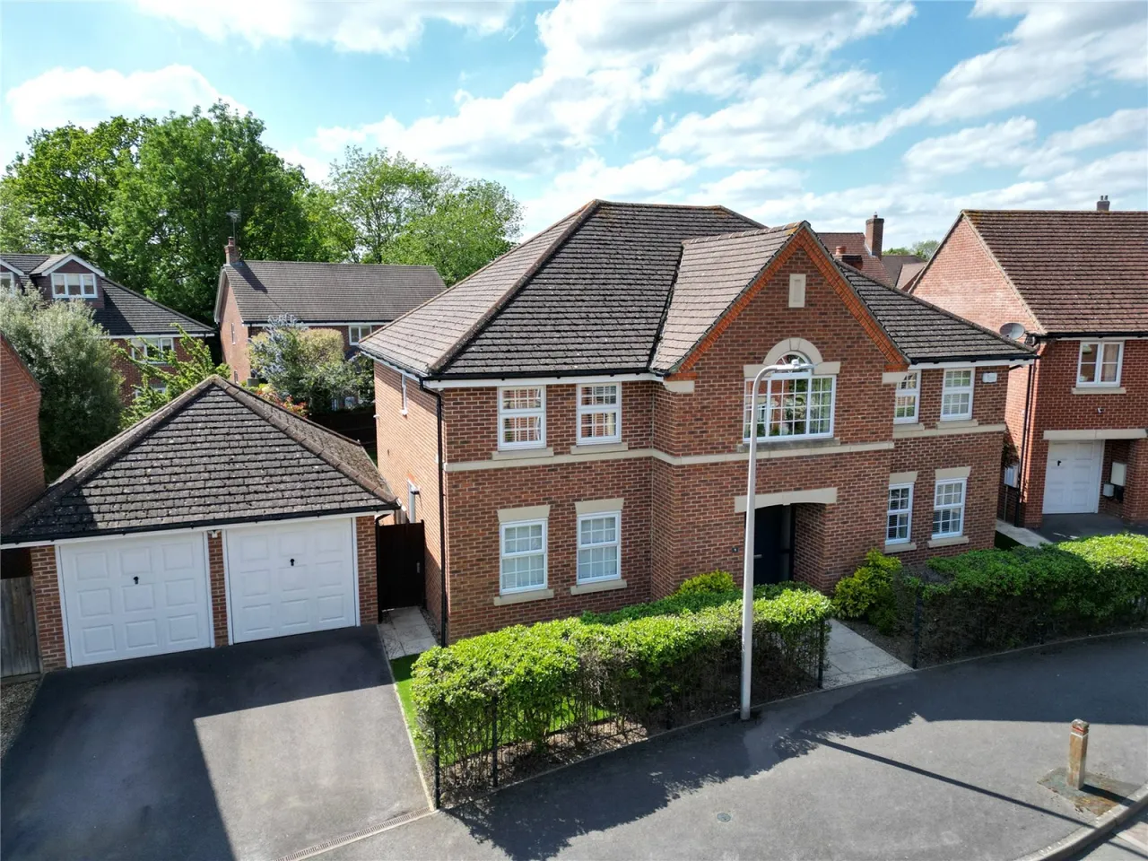 5 bed house for sale, Monarch Drive, Shinfield, RG2