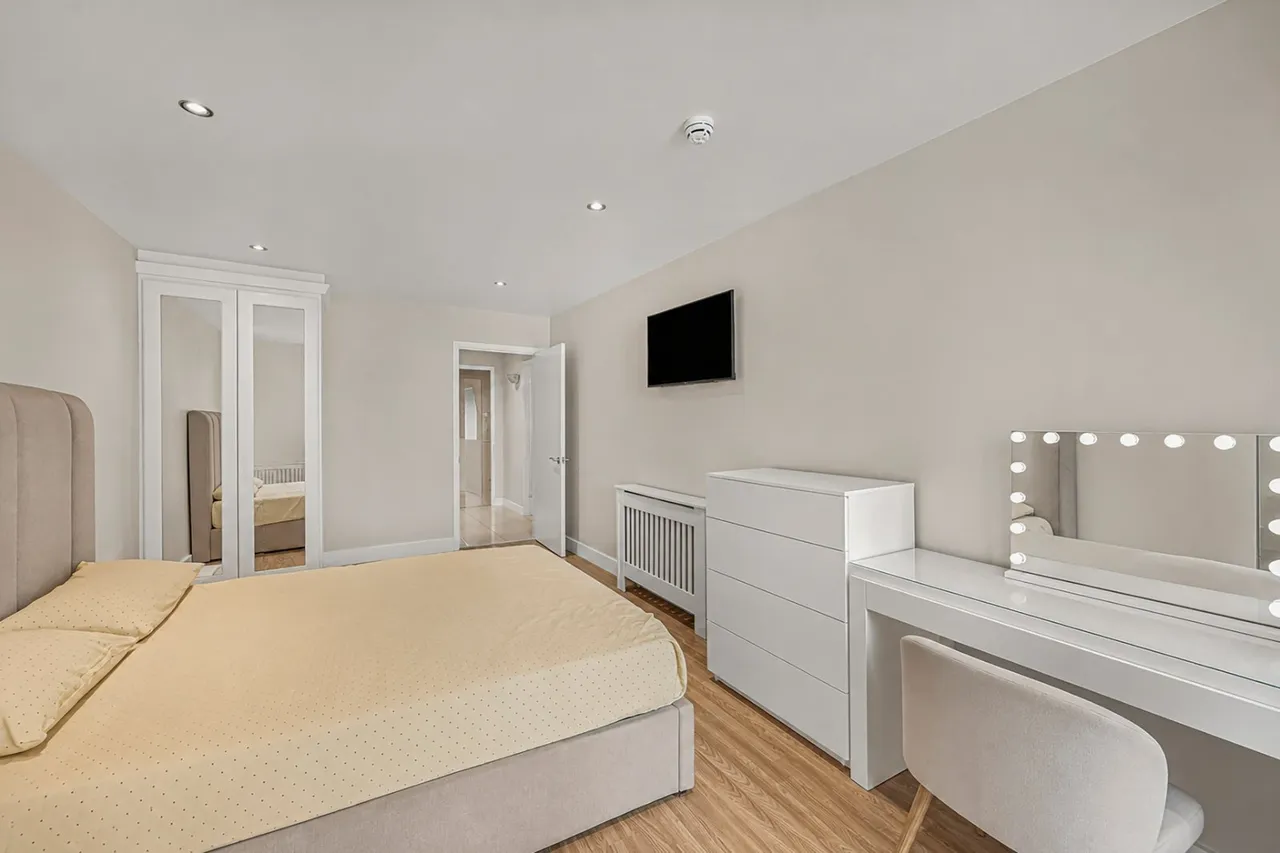 Western Gateway, London, E16, photo 2