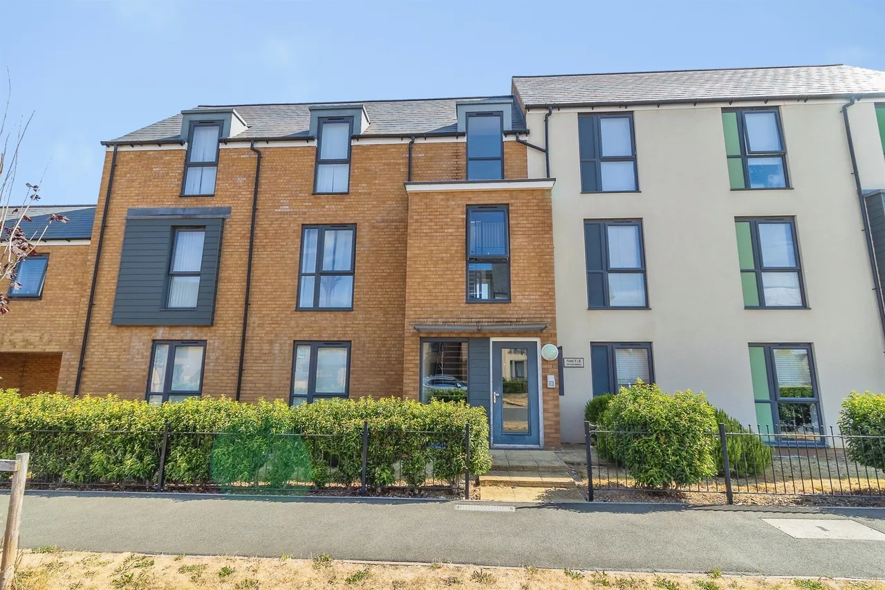 1 bed flat for sale — Holt Avenue, Brooklands, Milton Keynes