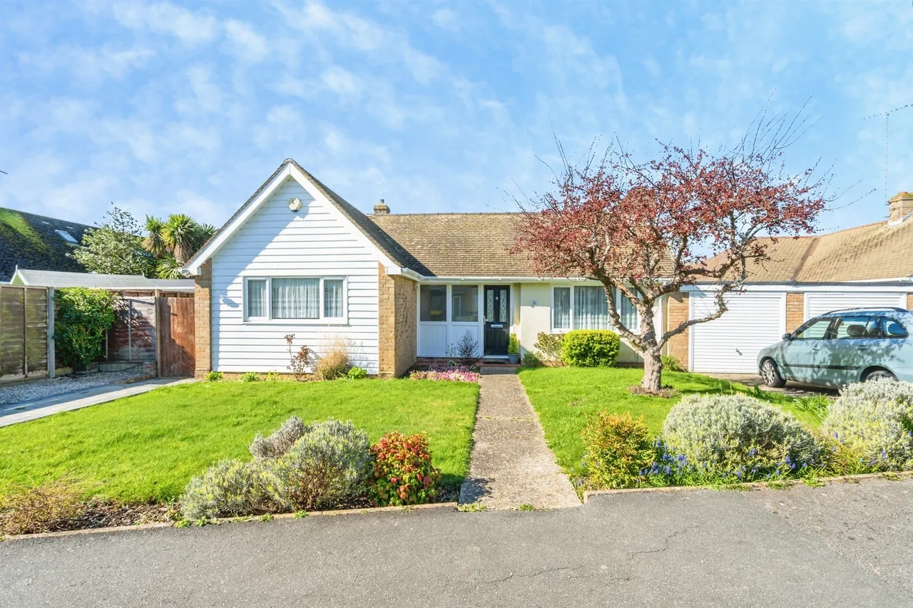 2 bed house for sale — Ivy Close, Westergate, Chichester