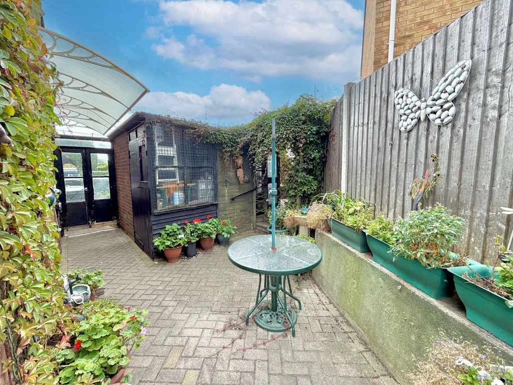 Poynters Road, Luton LU4 0TN, photo 15