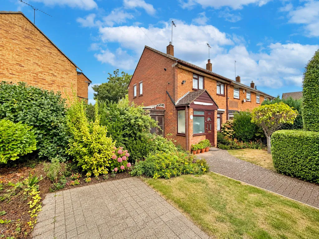 2 bed house for sale — Poynters Road, Luton LU4 0TN