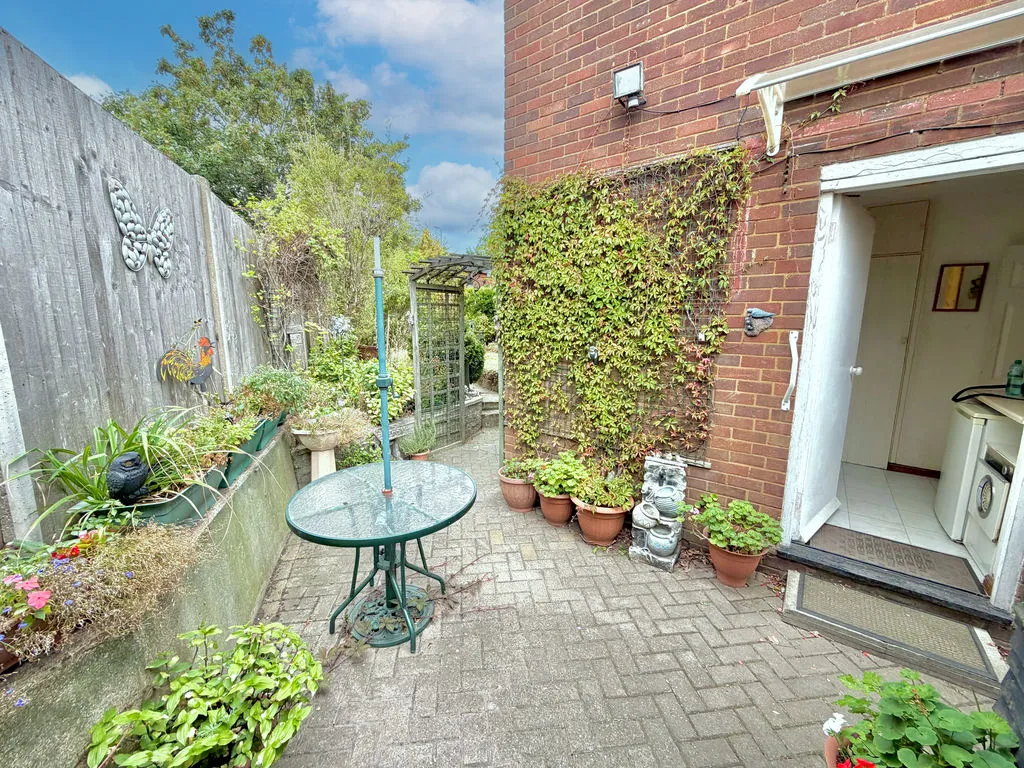 Poynters Road, Luton LU4 0TN, photo 14