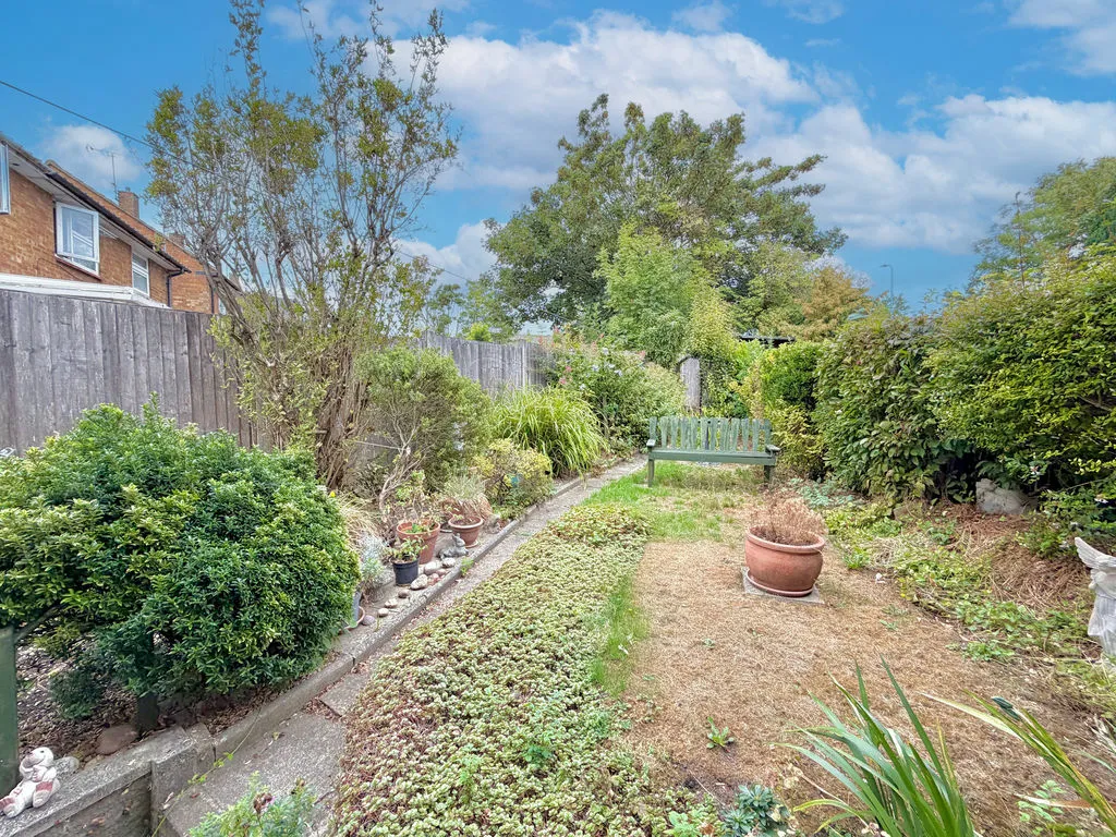 Poynters Road, Luton LU4 0TN, photo 6