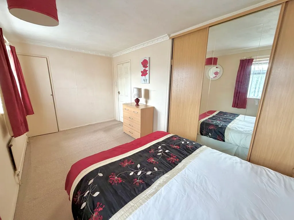 Poynters Road, Luton LU4 0TN, photo 13