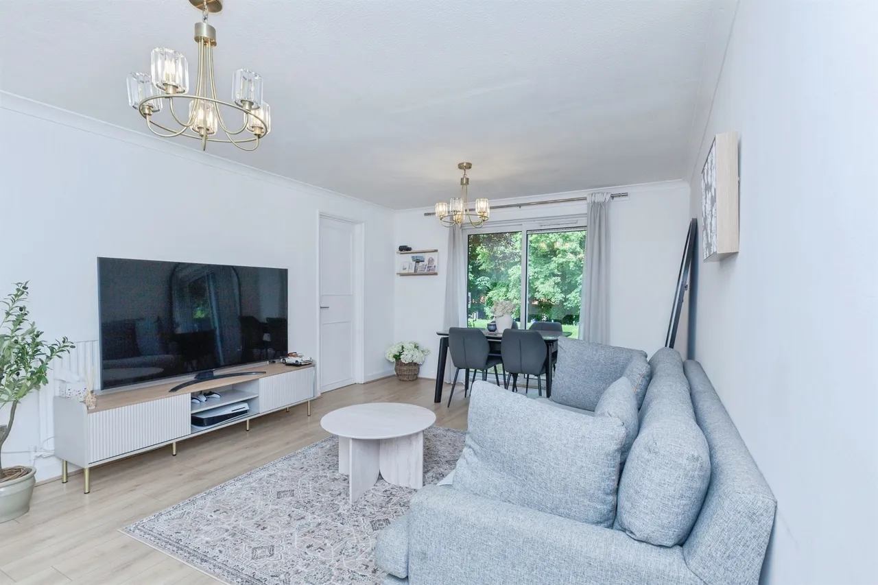 2 bed flat for sale — Park Hill Drive, Leicester