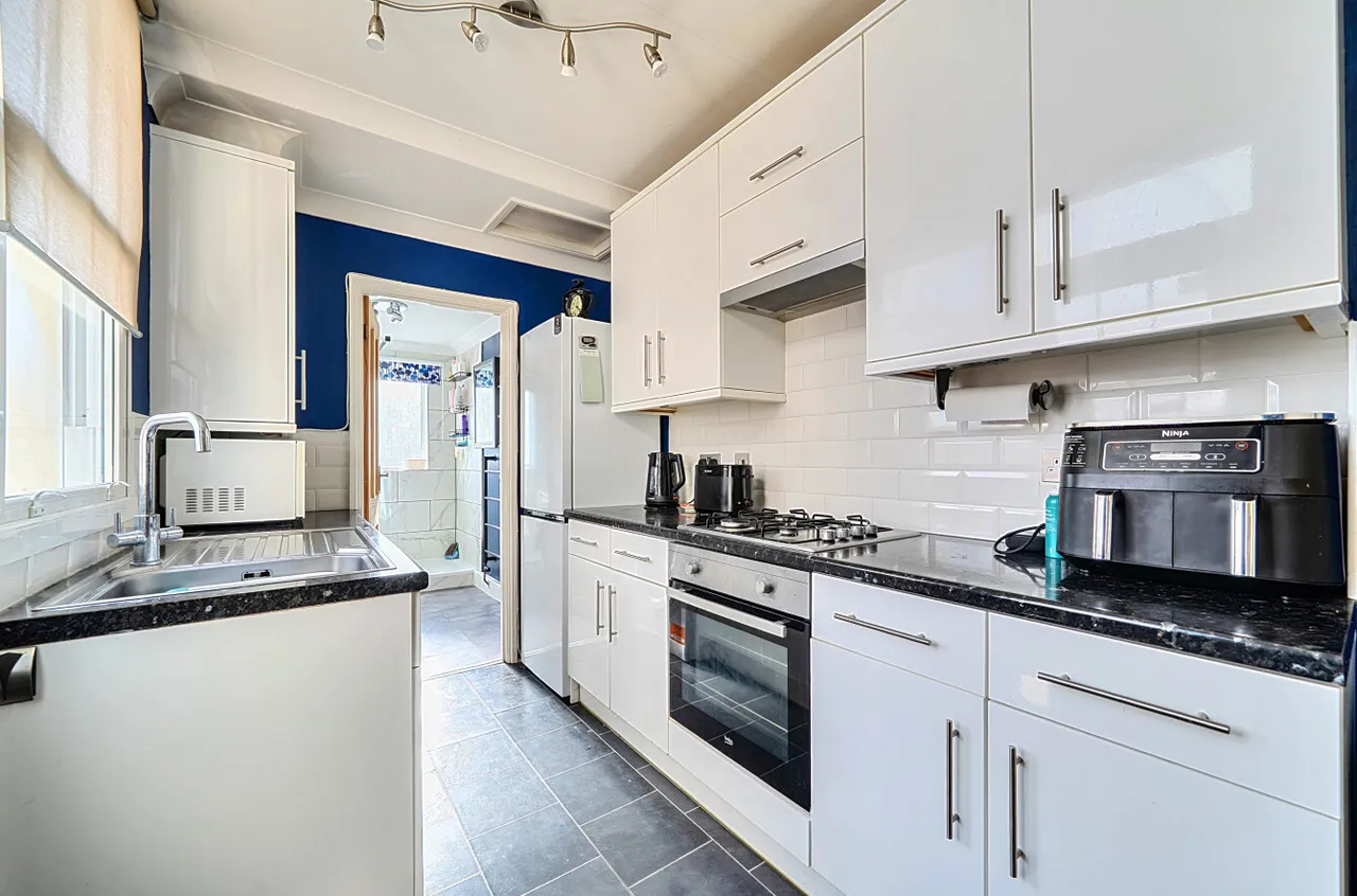 Sunbury Lane, Walton On Thames, KT12, photo 3