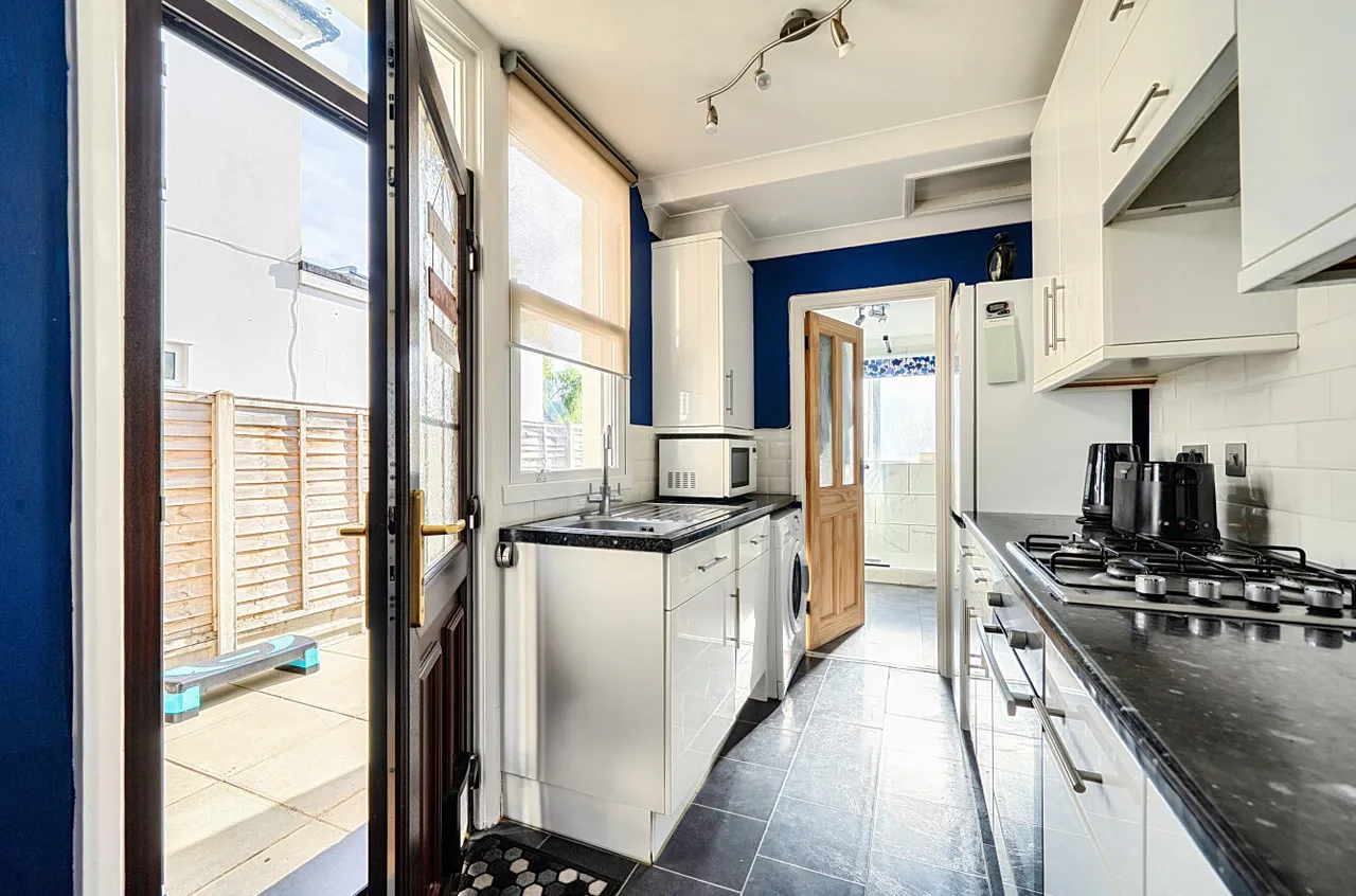Sunbury Lane, Walton On Thames, KT12, photo 17