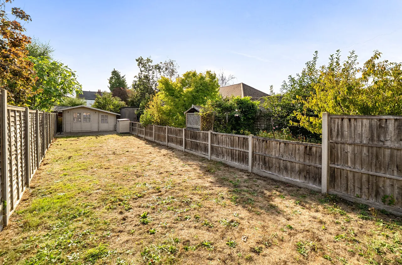 Sunbury Lane, Walton On Thames, KT12, photo 4