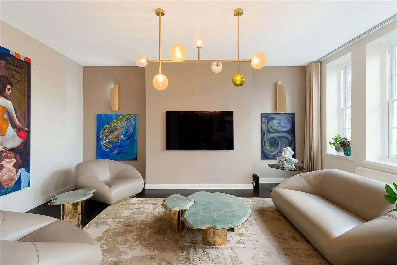 3 bed flat for sale — St. Mary Abbots Court, Warwick Gardens, London, W14 8RA