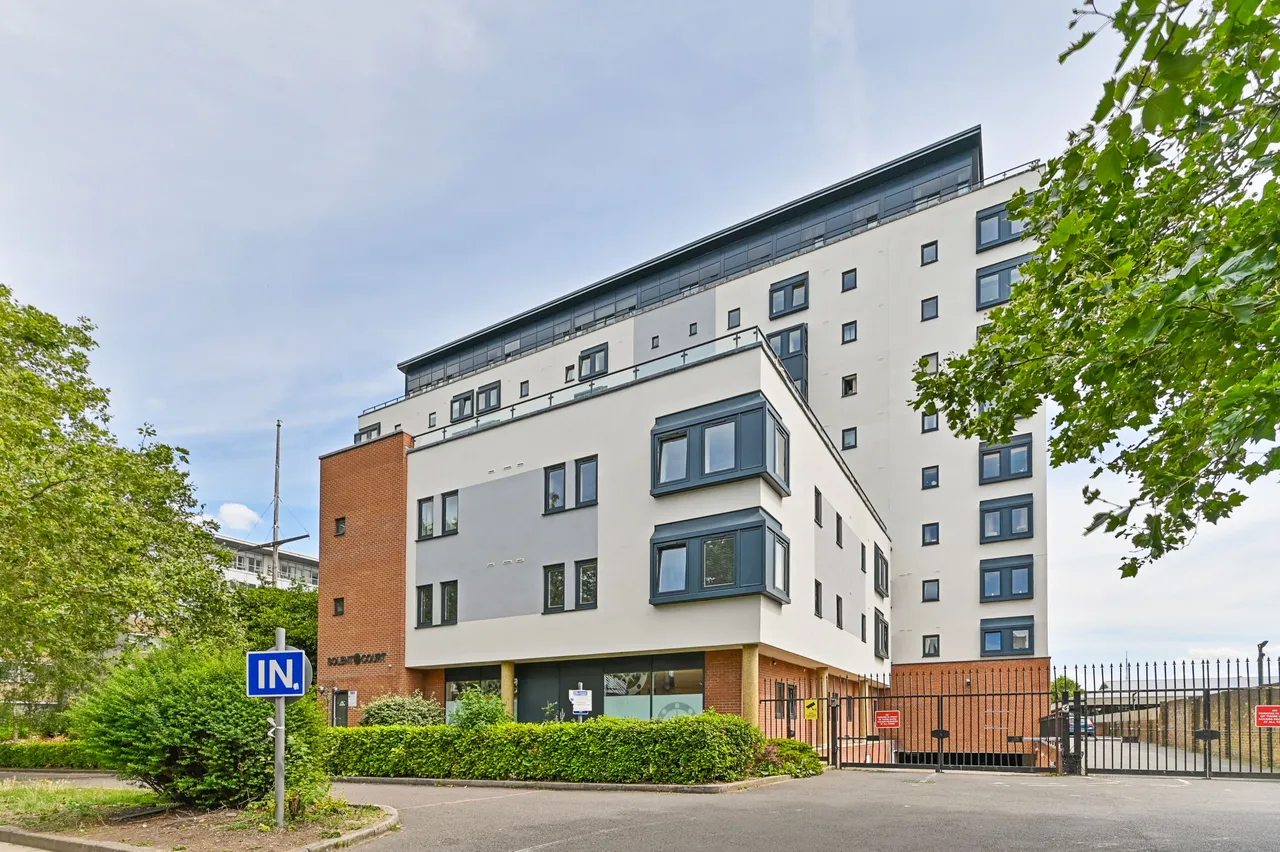2 bed flat for sale — 87 Solent Court, 1258 London Road