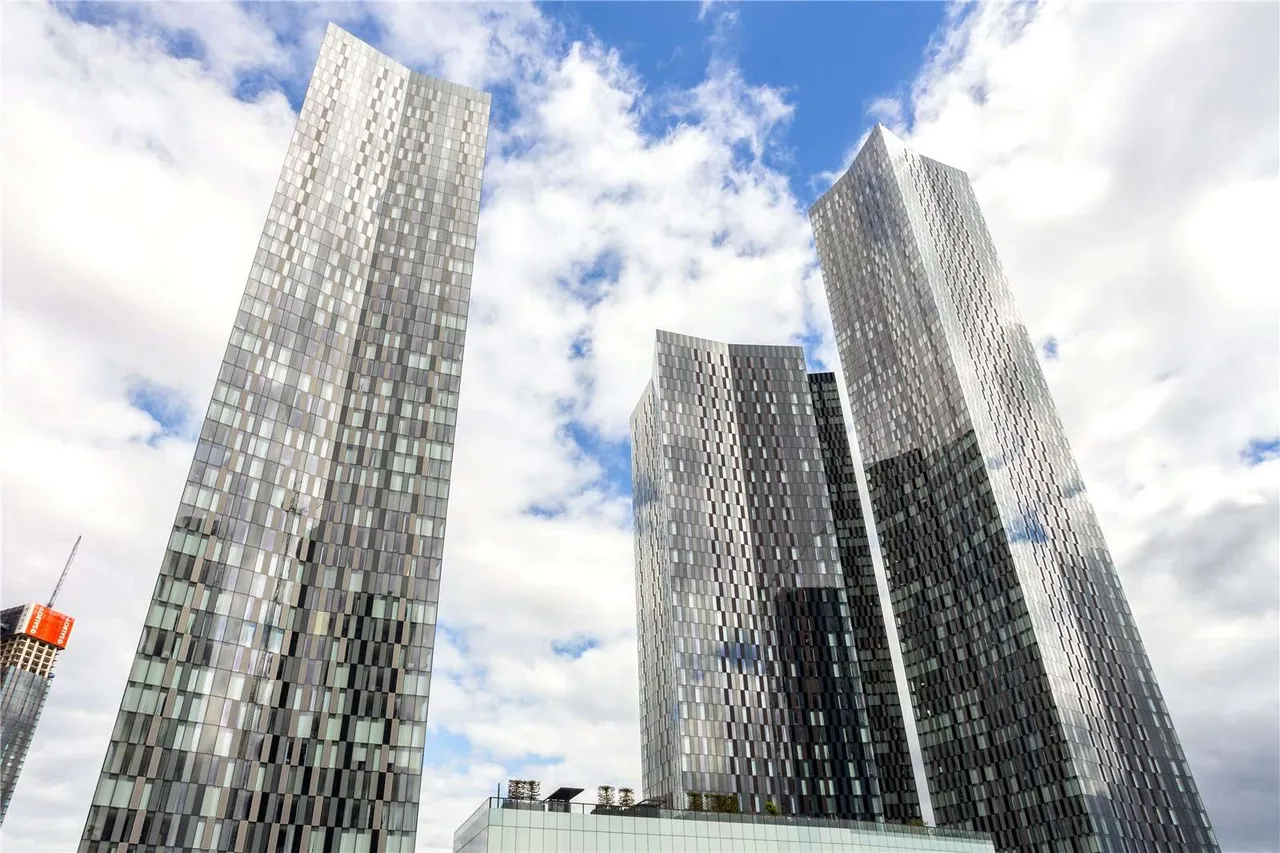 2 bed flat for sale — Deansgate Square, 9 Owen Street, Manchester, Greater Manchester, M15 4TX