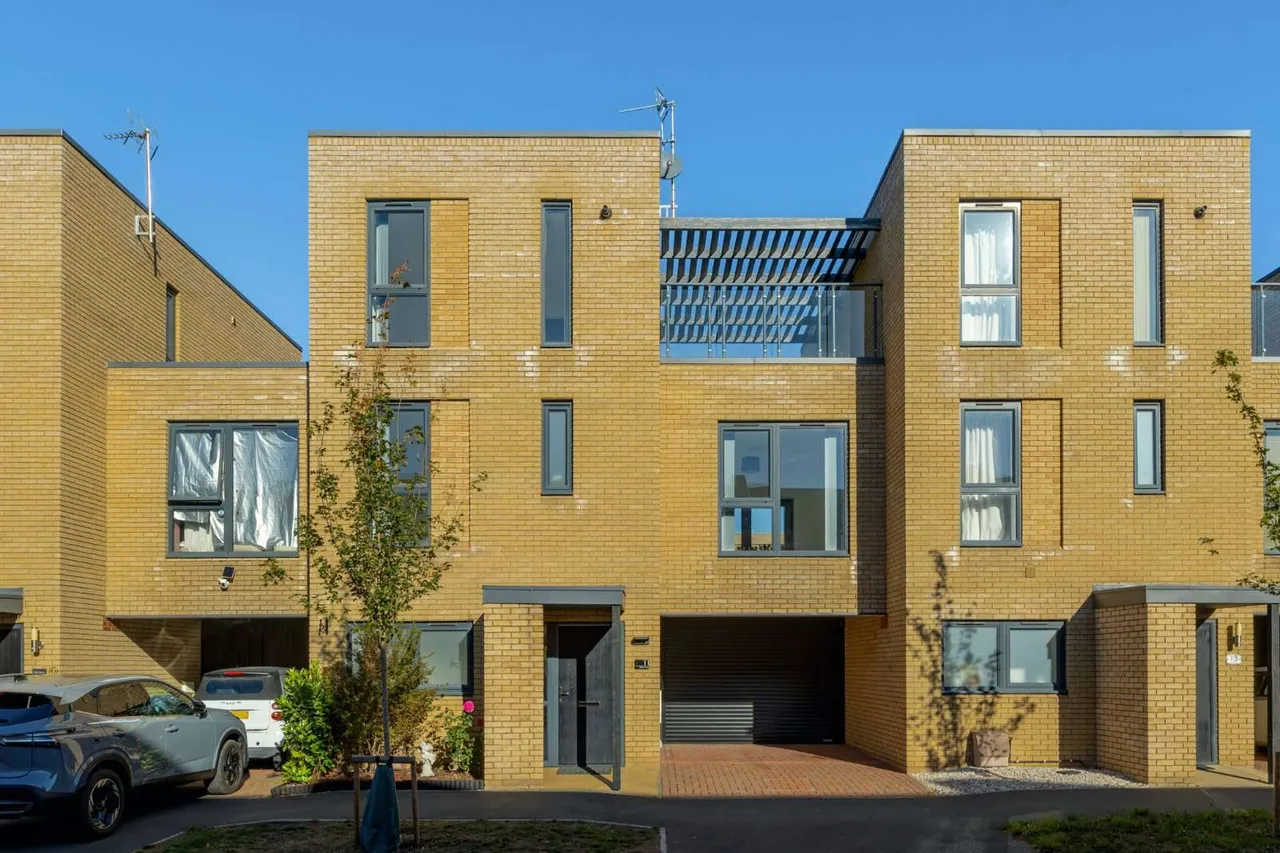 4 bed house for sale, Allbutt Way, Trumpington, CB2