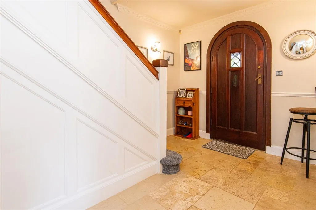 Northfield Avenue, Kettering, photo 11