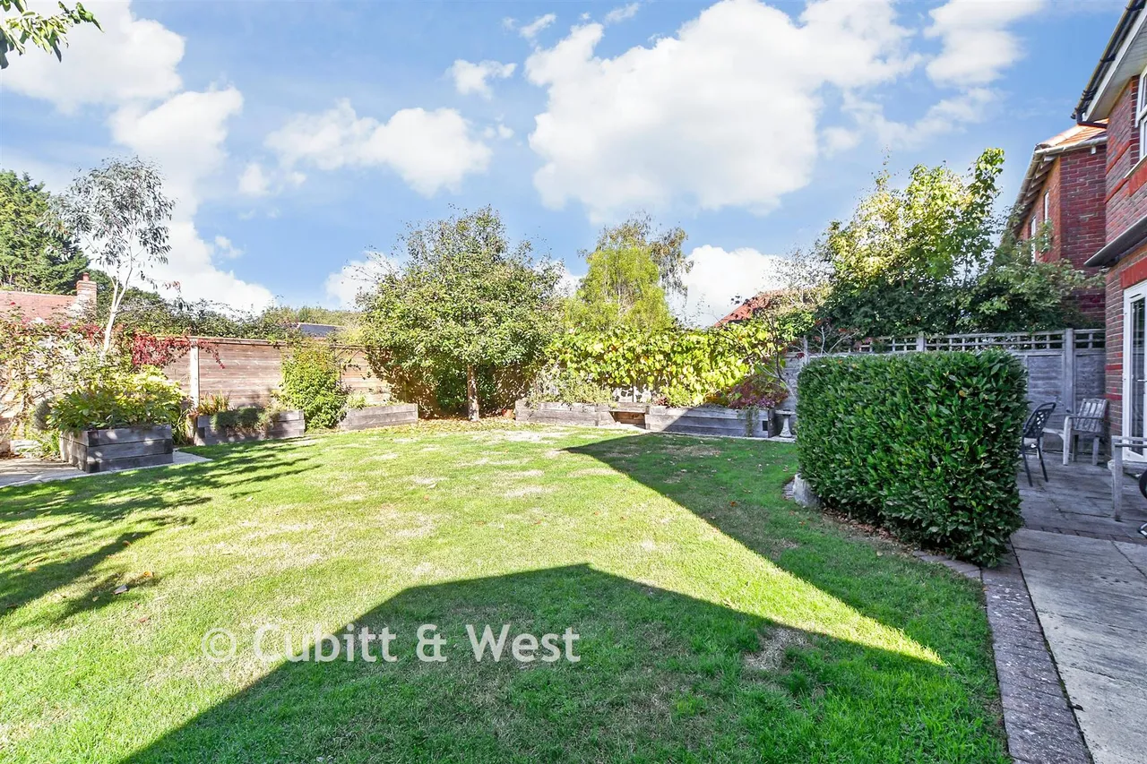 Cranham Avenue, Billingshurst, RH14, photo 11