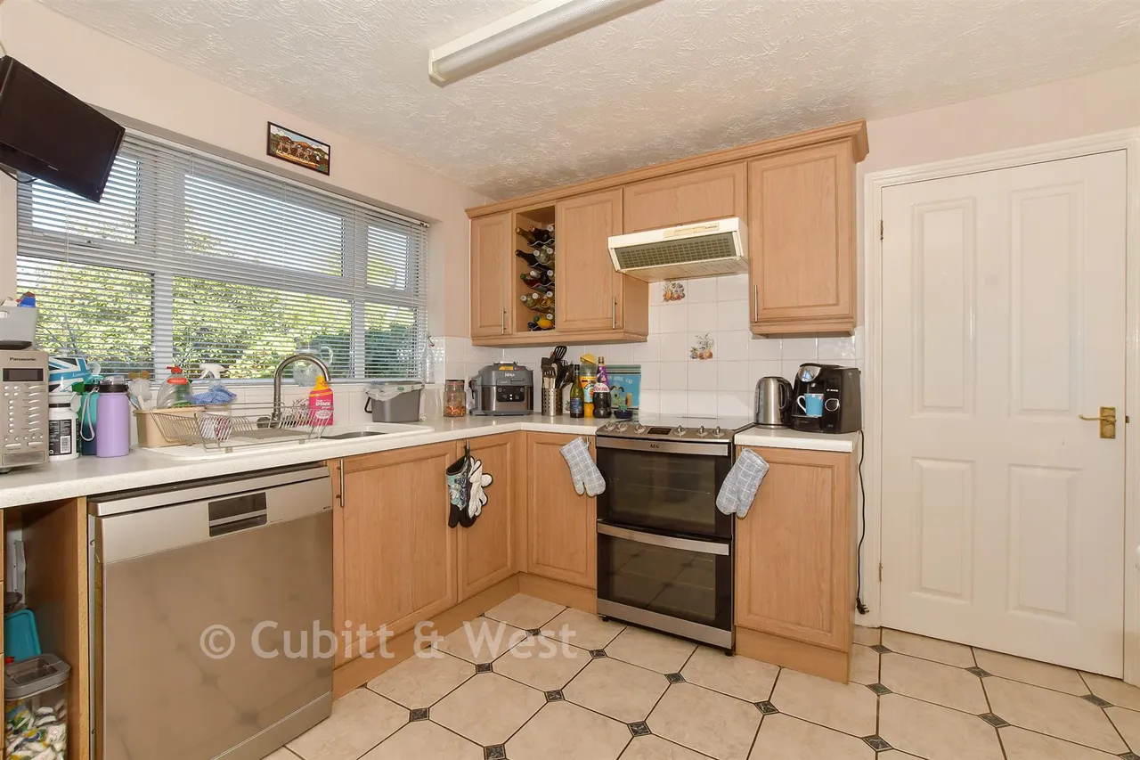 Cranham Avenue, Billingshurst, RH14, photo 7