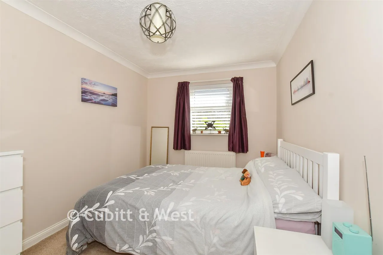 Cranham Avenue, Billingshurst, RH14, photo 8