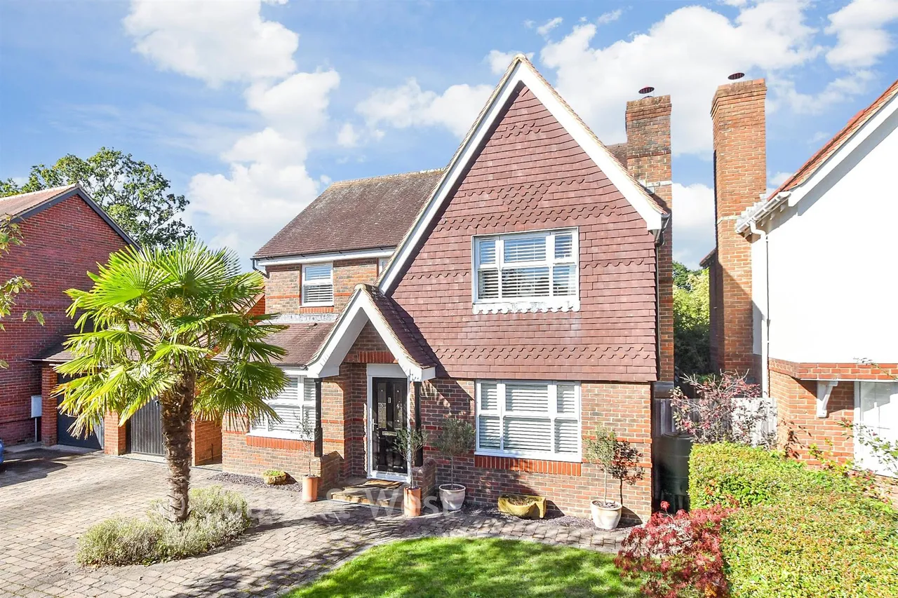 4 bed house for sale, Cranham Avenue, Billingshurst, RH14