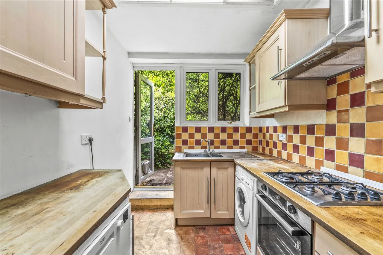 Fourth Cross Road, Twickenham, TW2 5EL, photo 3