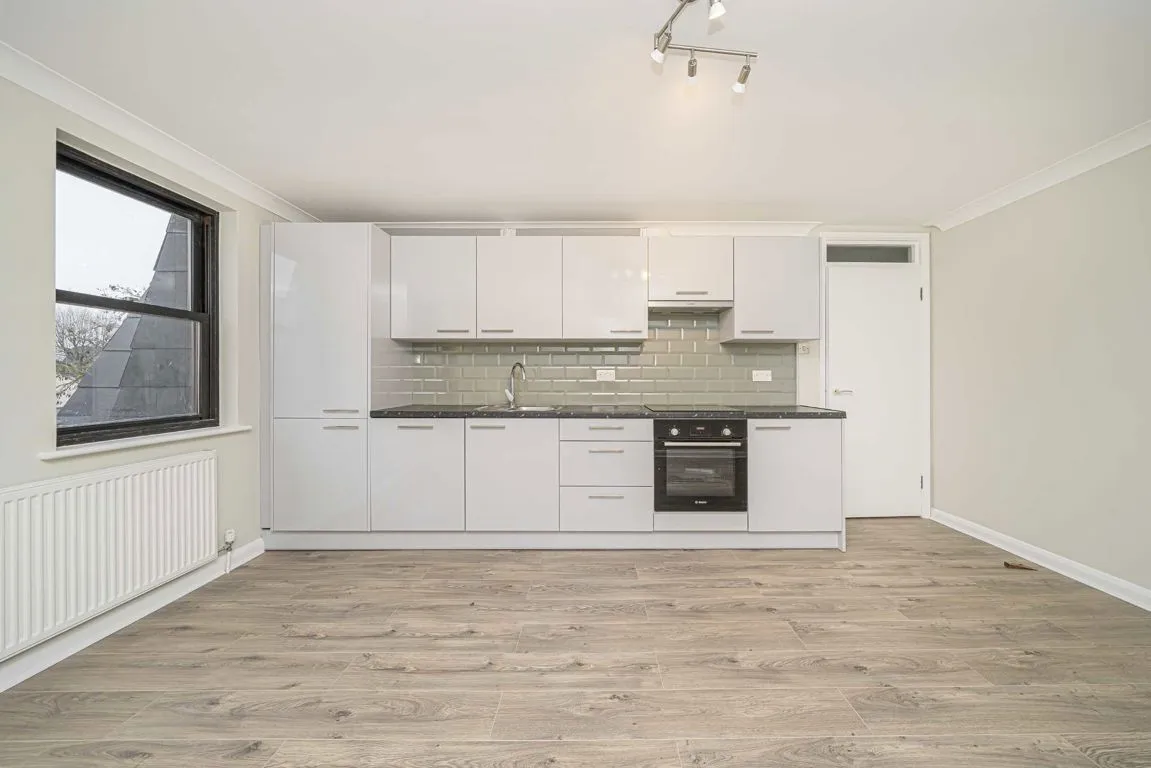 Station Road, TW12, photo 2