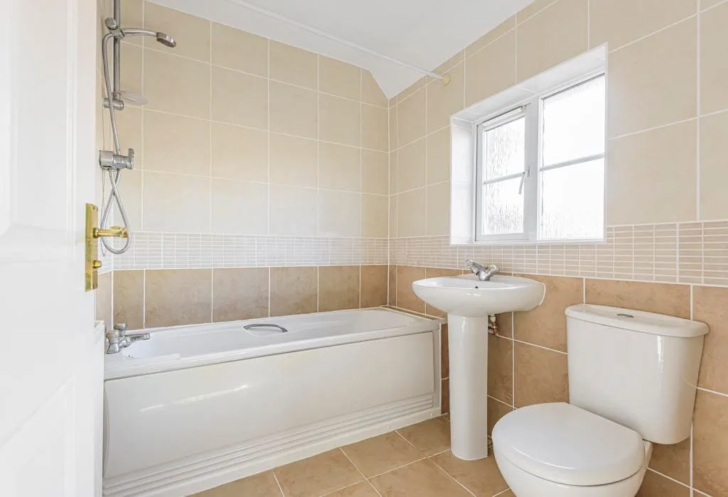 Callington Road, Swindon, SN25, photo 8