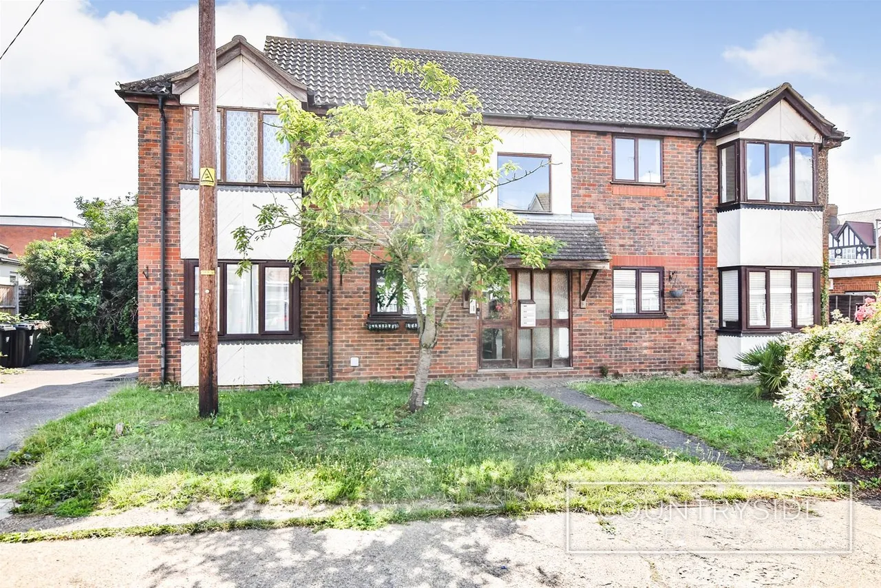 1 bed flat for sale — Burns Avenue, Pitsea, Basildon