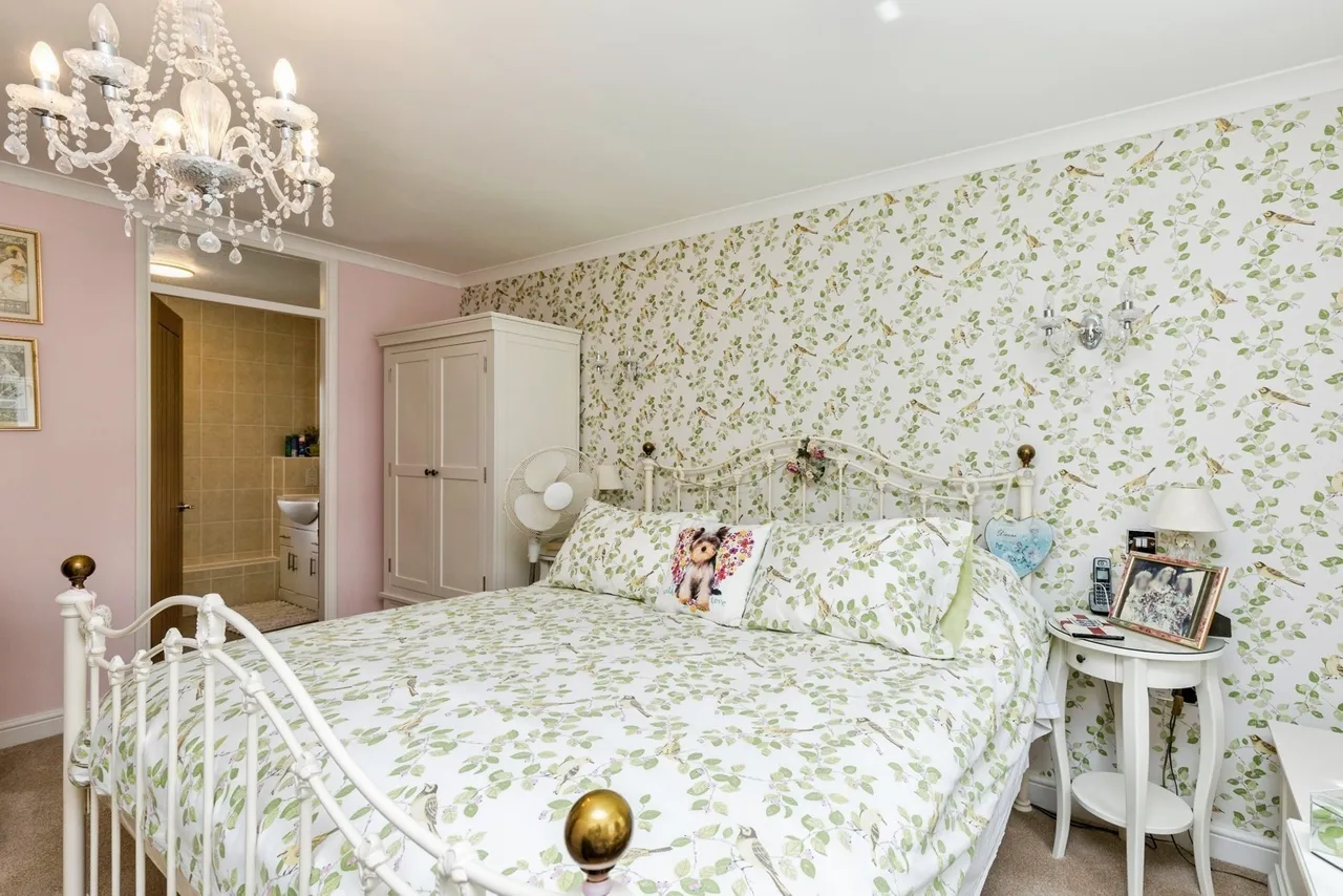Rusper Road, Ifield, RH11, photo 7