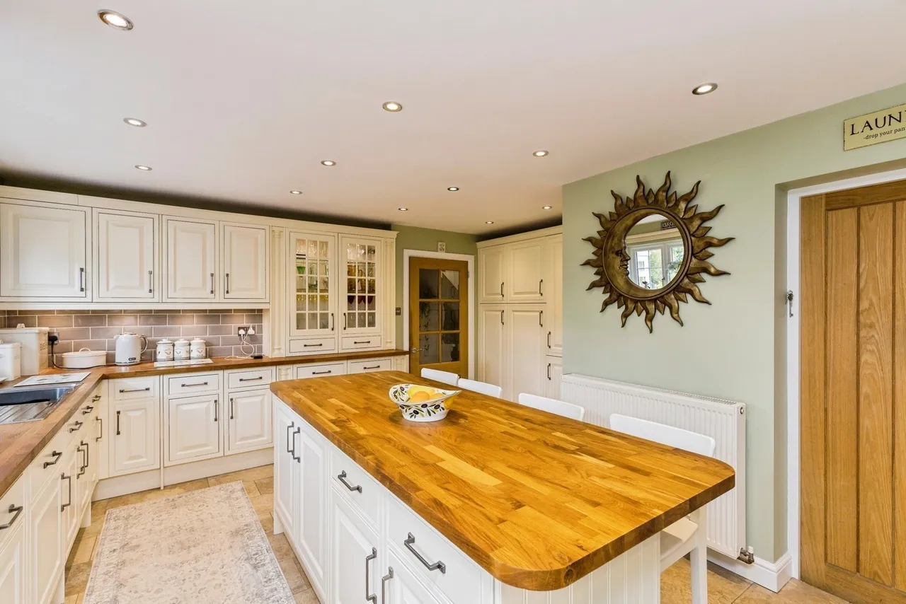 Rusper Road, Ifield, RH11, photo 3