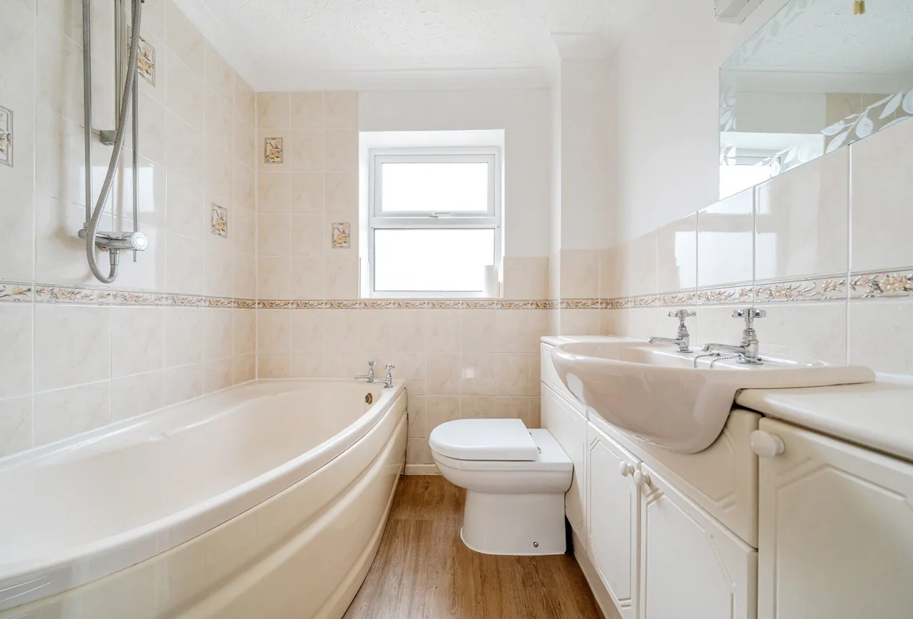 Aysgarth Avenue, Gloucestershire, Up Hatherley, GL51 3RE, photo 7
