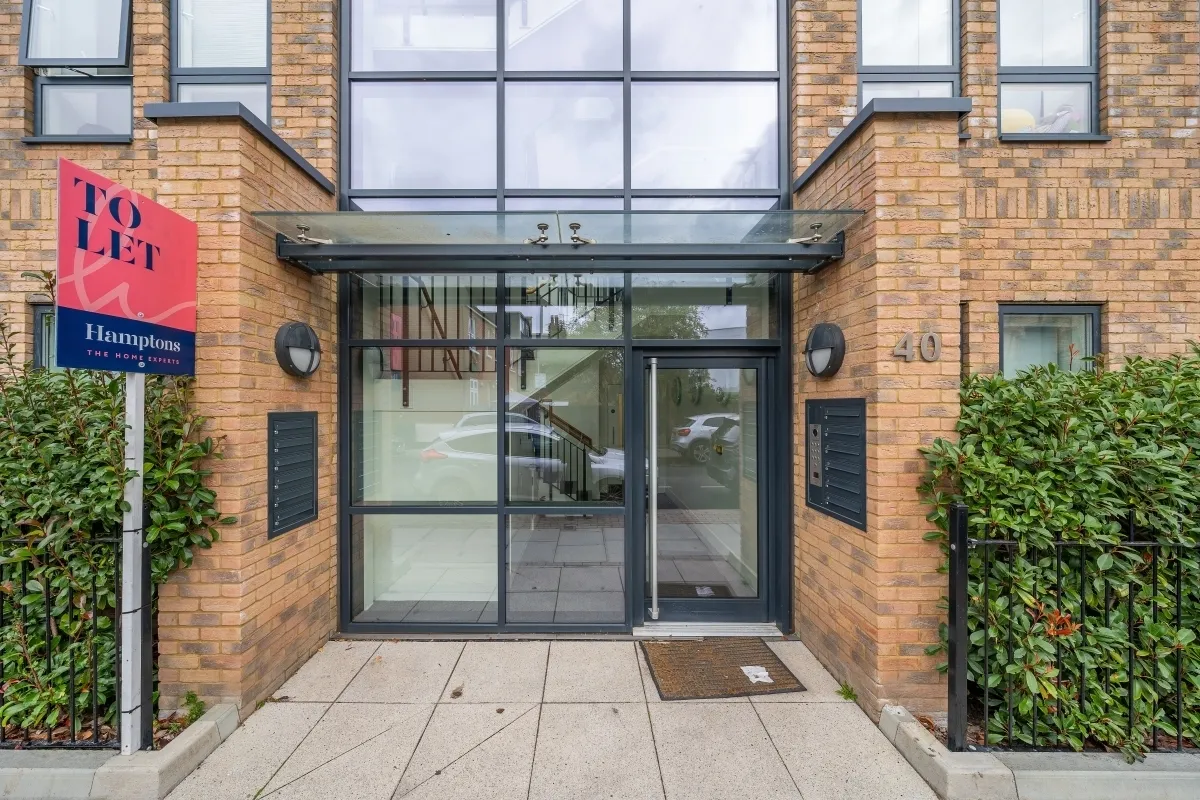 3 bed flat to rent, Atheldene Road, London, SW18