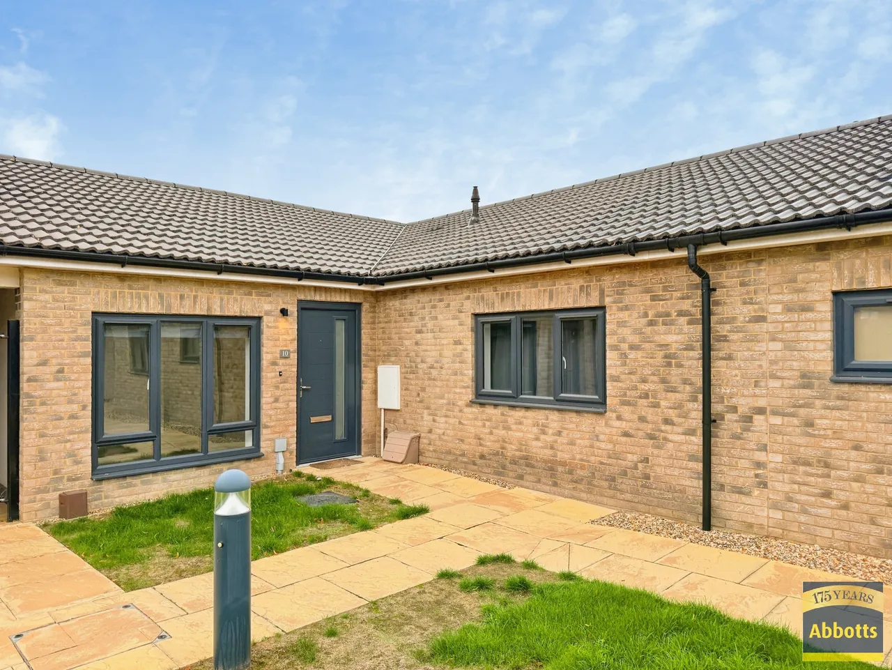 2 bed house to rent — Wamil Court, Wamil Way, Mildenhall