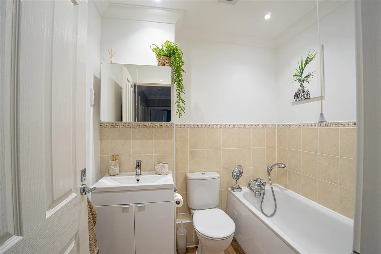 Welton Rise, St. Leonards-On-Sea, photo 16