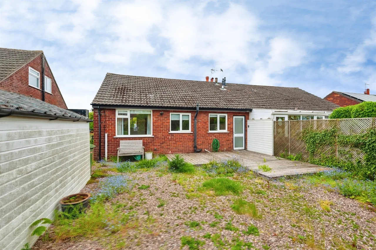 Cedar Avenue, Sutton Weaver, WA7, photo 19