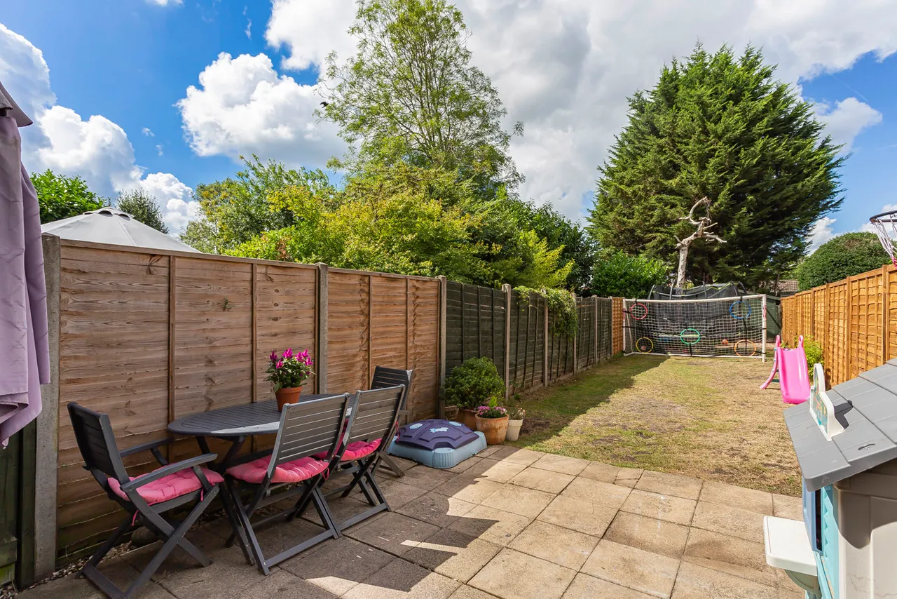 Harvest Road, Englefield Green, TW20, photo 5
