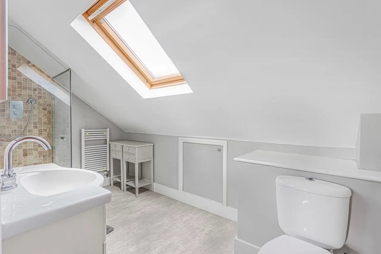 Harvest Road, Englefield Green, TW20, photo 18