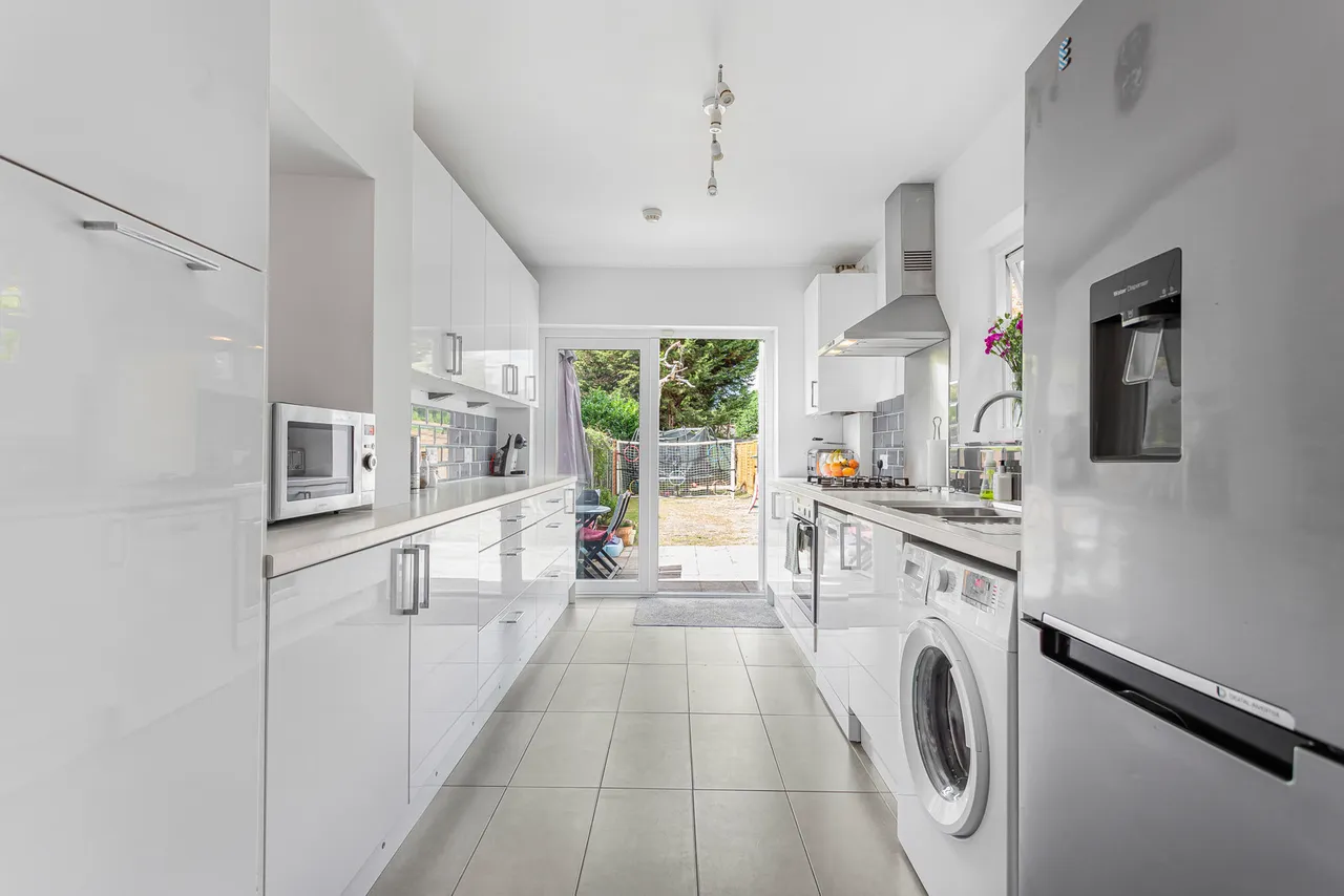 Harvest Road, Englefield Green, TW20, photo 12