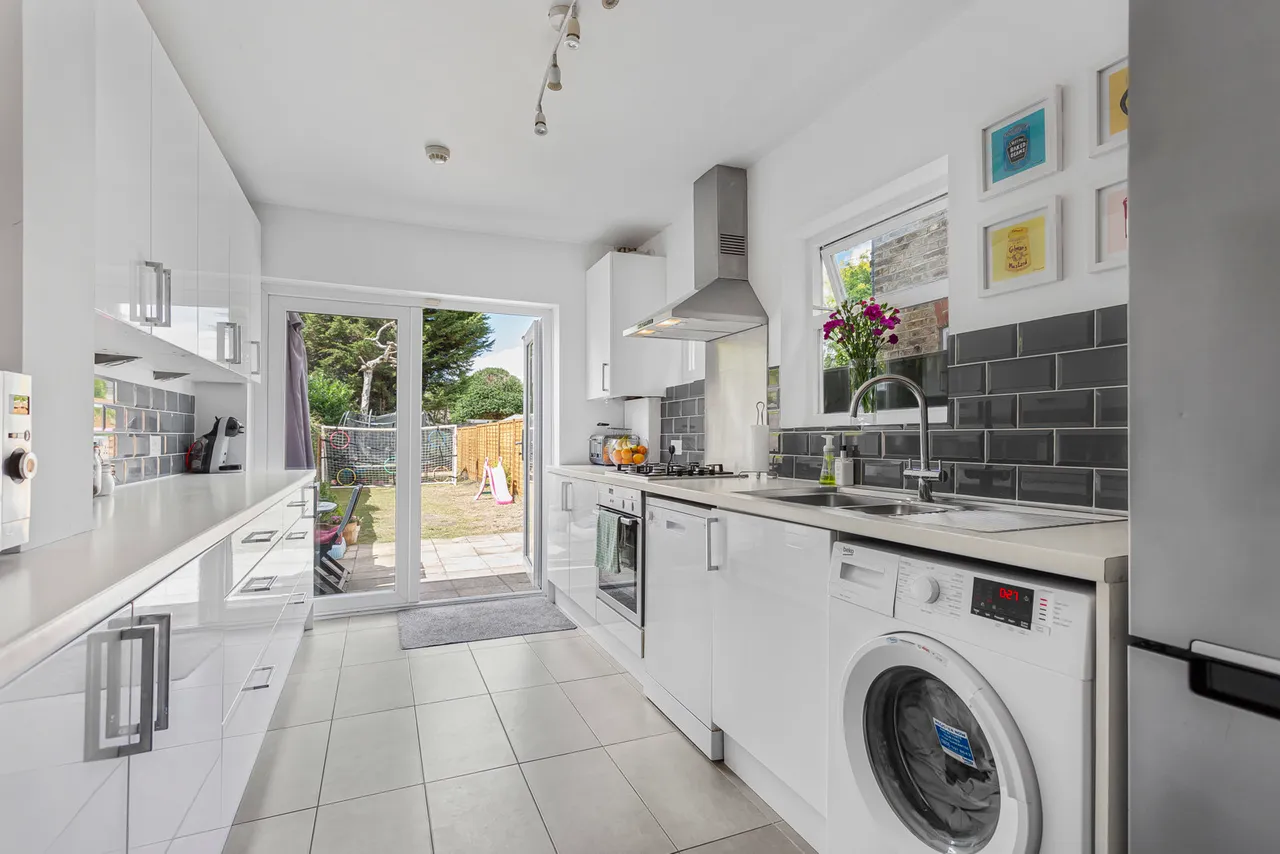 Harvest Road, Englefield Green, TW20, photo 11