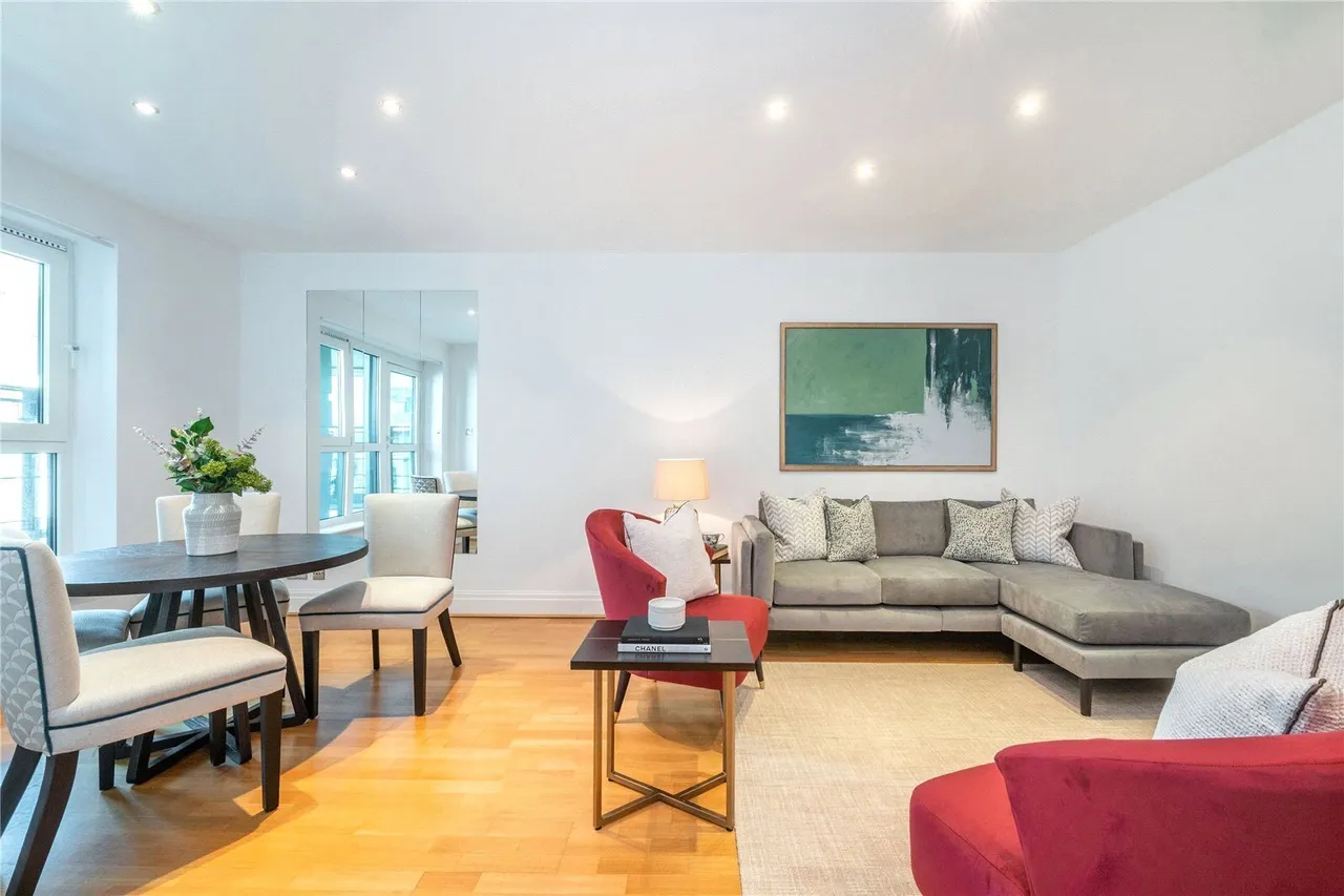 2 bed flat to rent, Beckford Close, London, W14