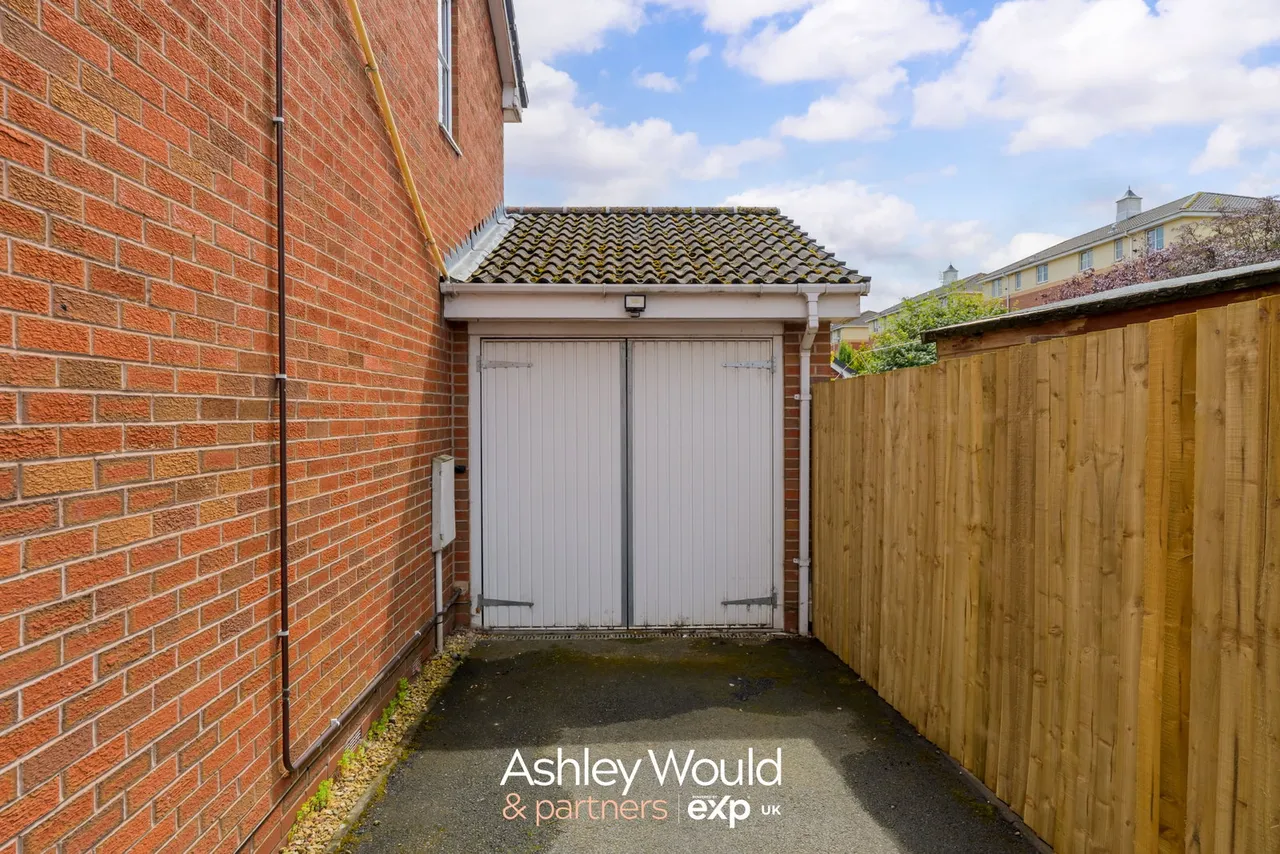 Kererwin Close, Cradley Heath, B64, photo 19