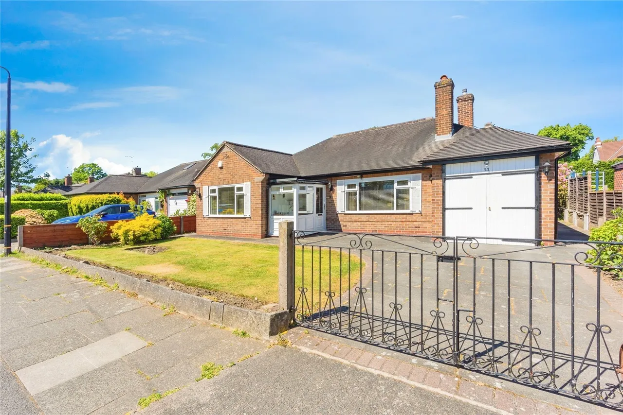 4 bed house for sale — Langley Road, Sale, Greater Manchester, M33